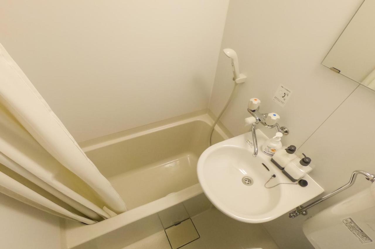 Affordable In Shinjuku / Very Central And Convenient *